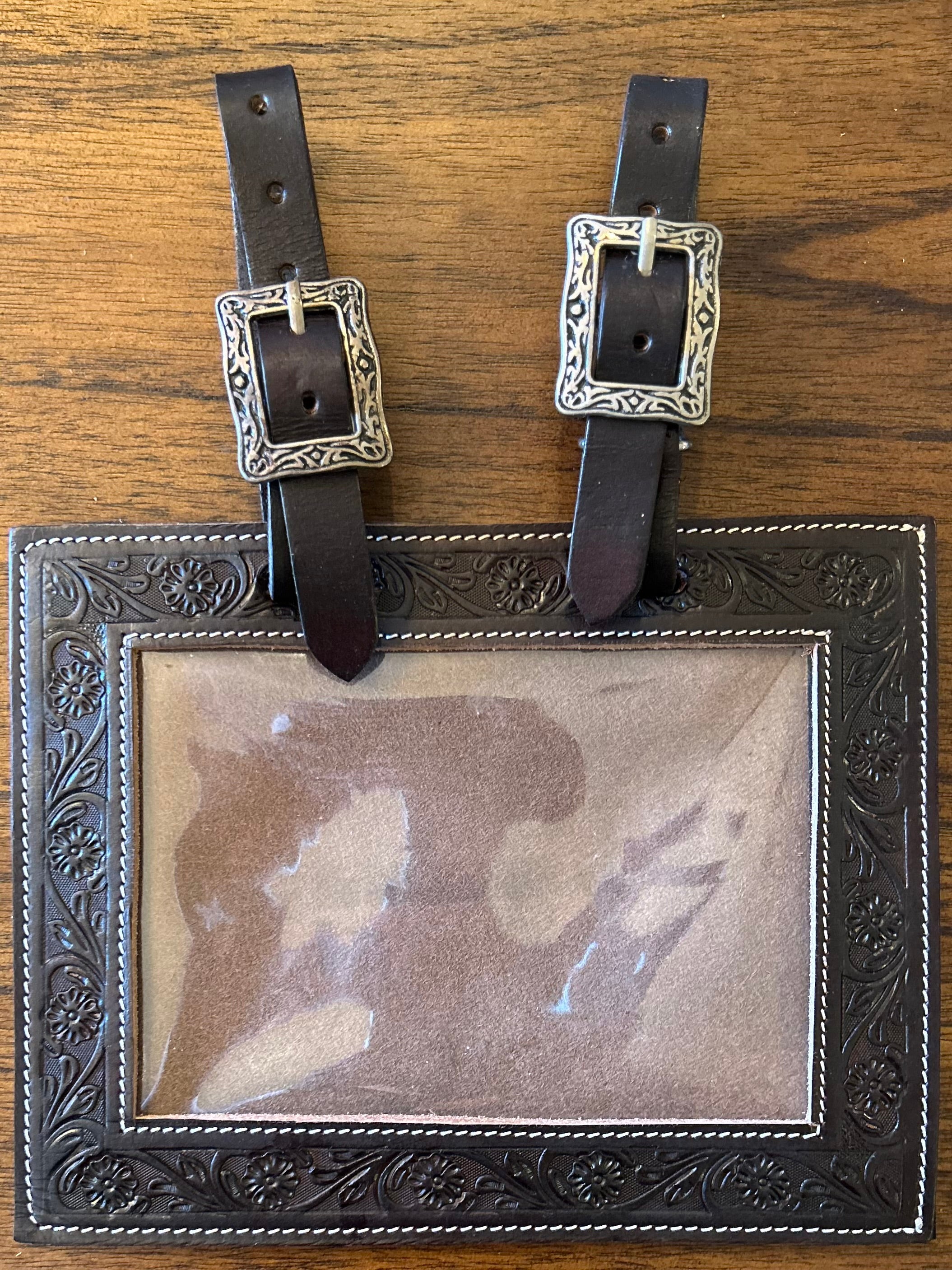 Number Holder Dark Flower (Show Buckle)