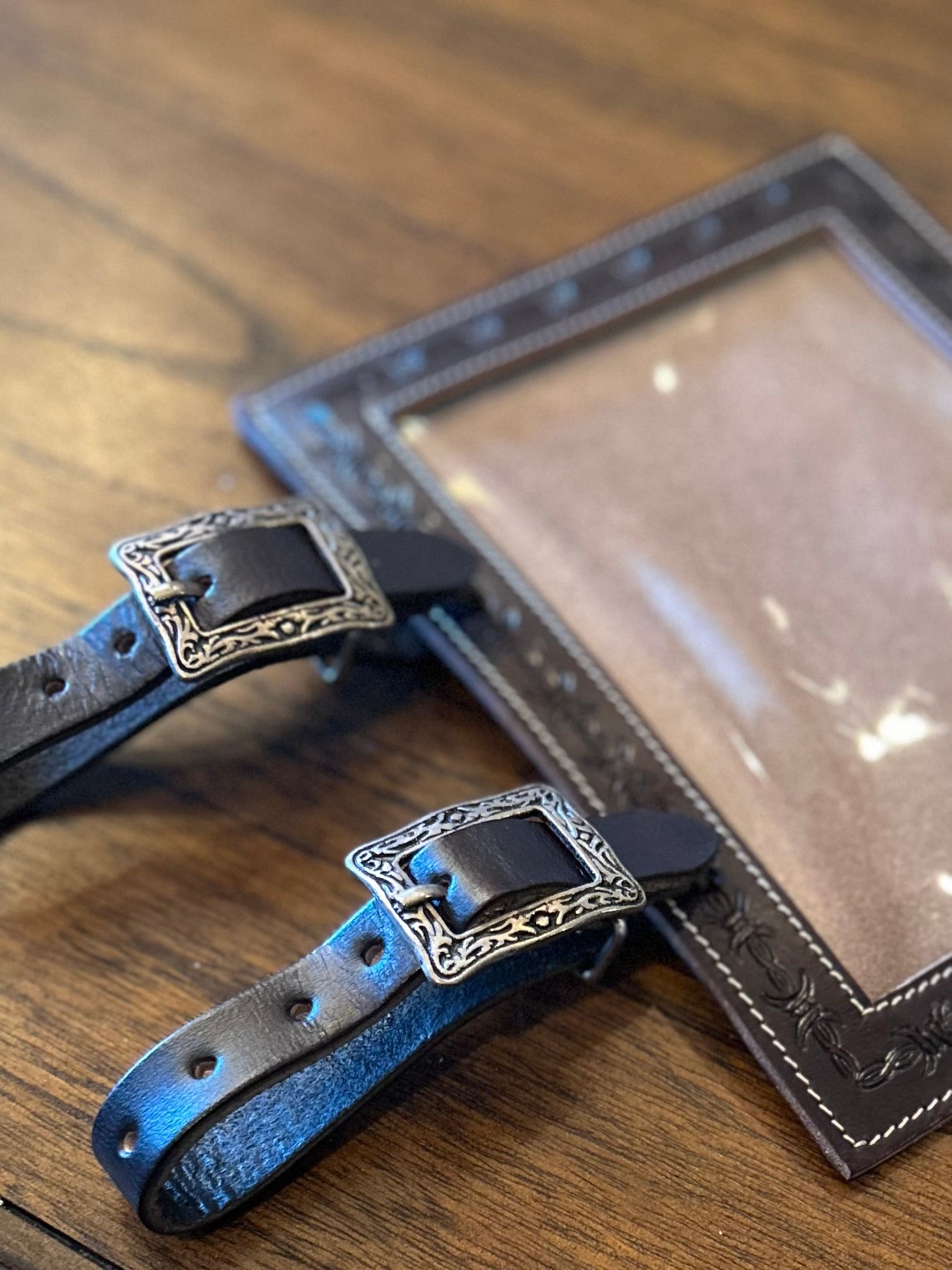 Number Holder Dark Barbed Wire (Show Buckle)