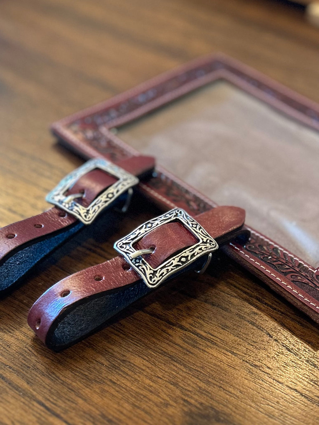 Number Holder Medium Oak Leaf (Show Buckle)