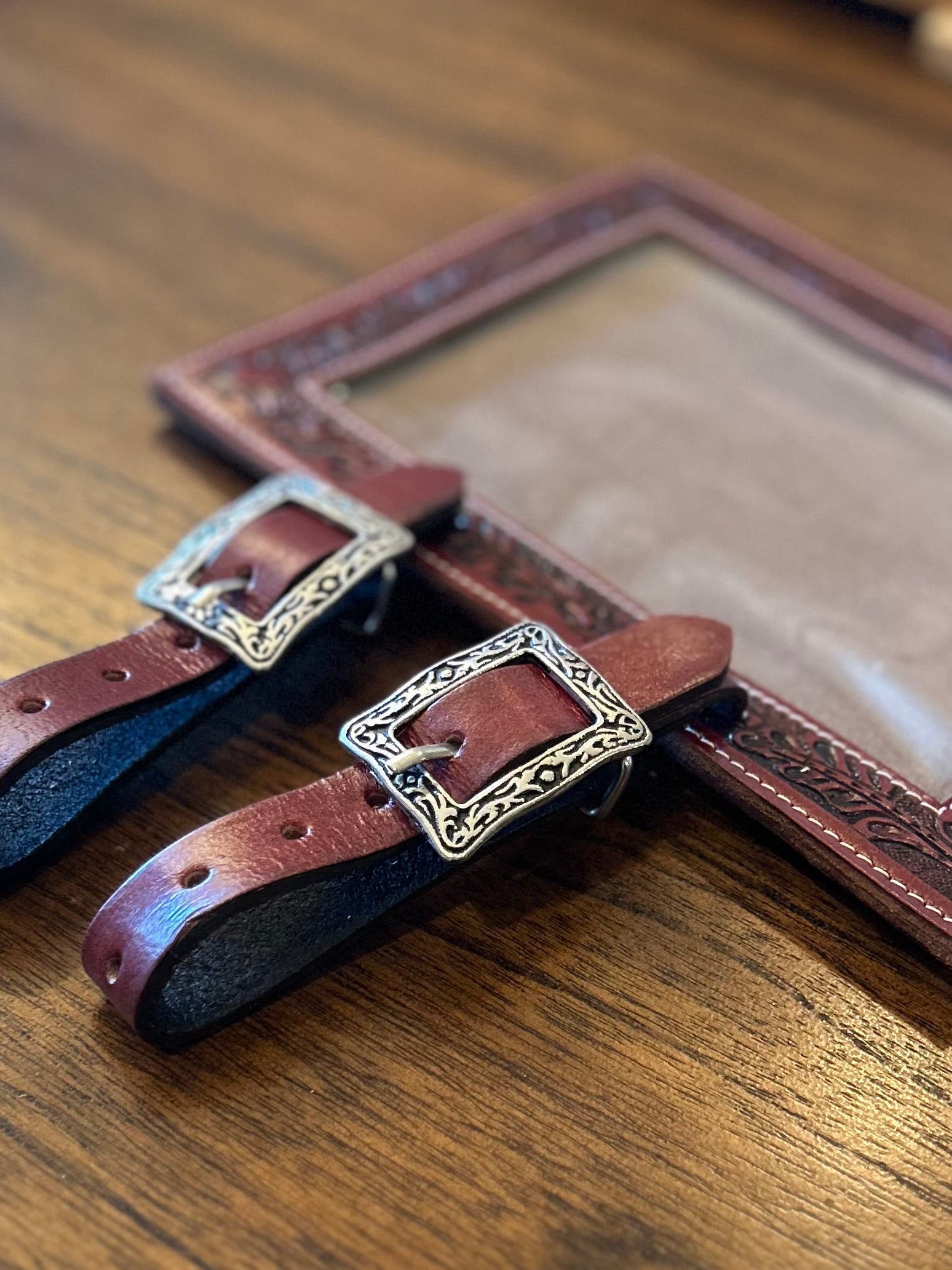 Number Holder Medium Oak Leaf (Show Buckle)