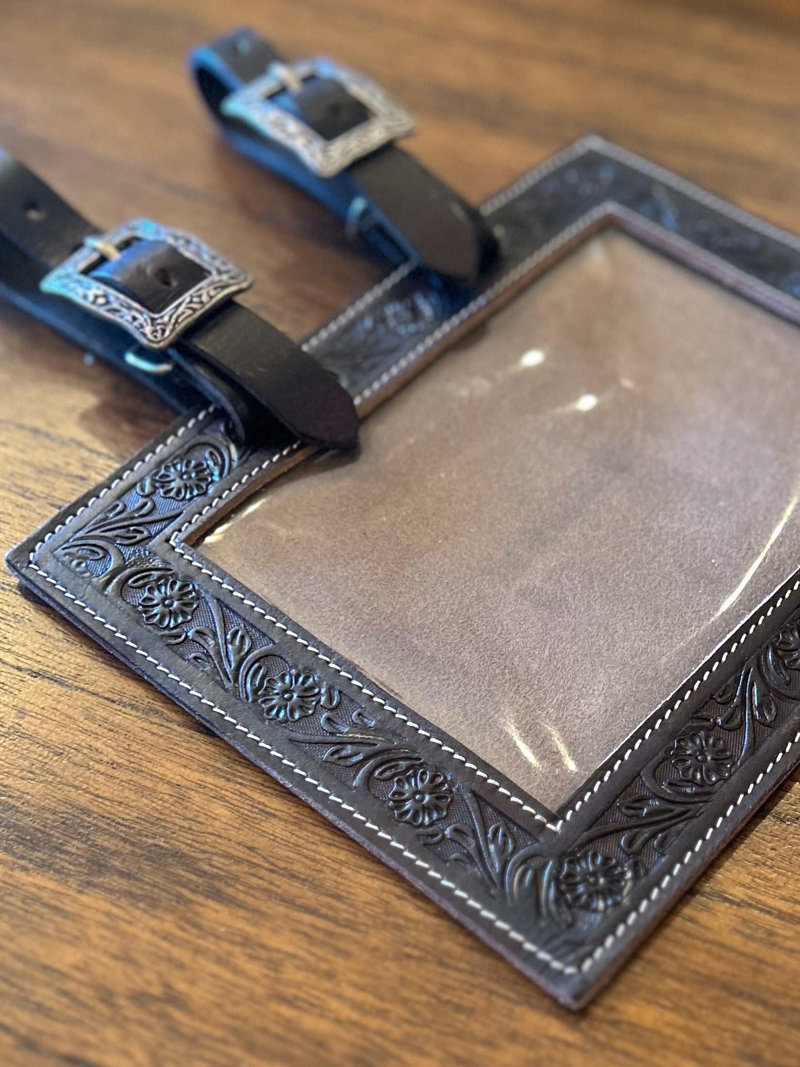 Number Holder Dark Flower (Show Buckle)