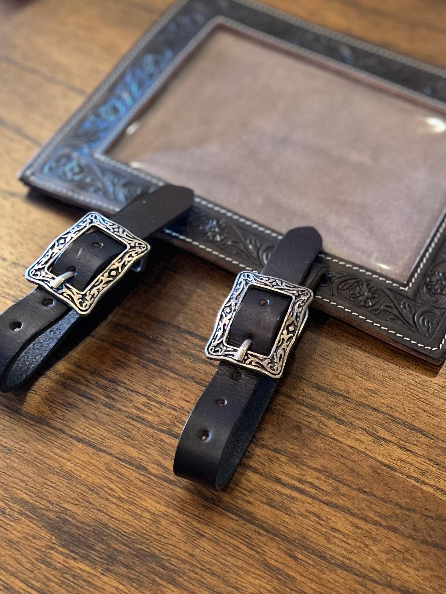Number Holder Dark Flower (Show Buckle)
