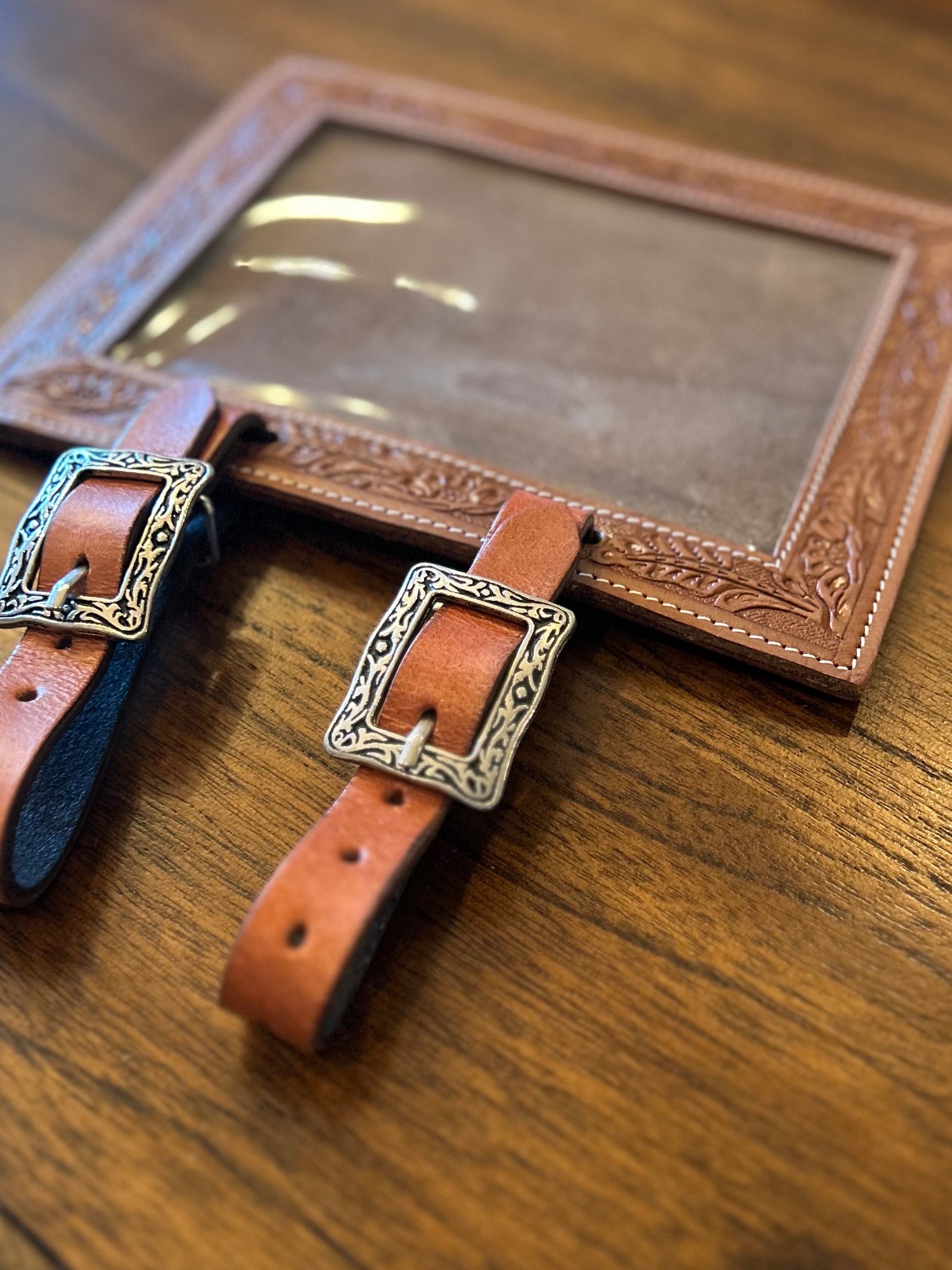 Number Holder Light Oak Leaf (Show Buckle)
