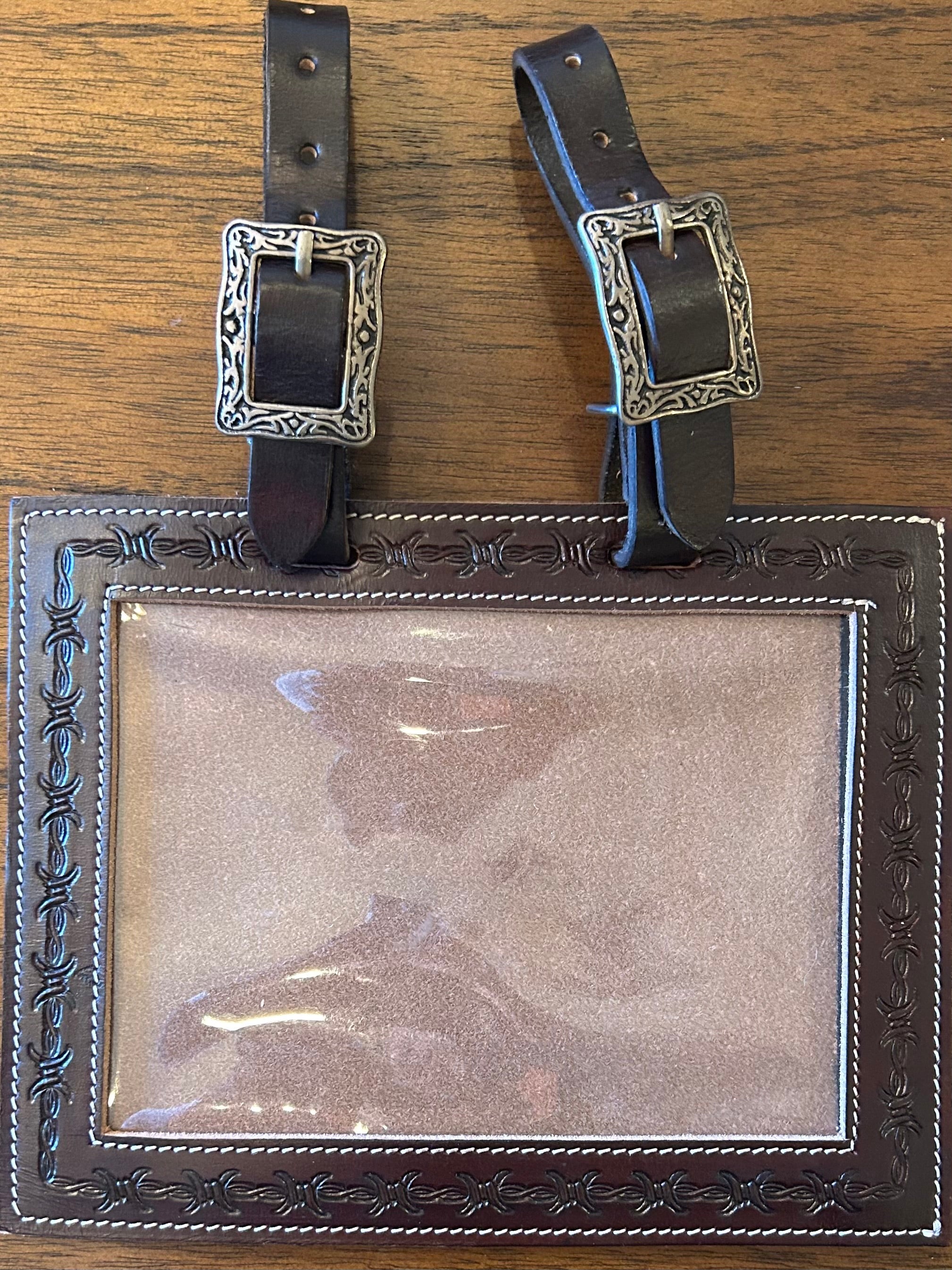 Number Holder Dark Barbed Wire (Show Buckle)