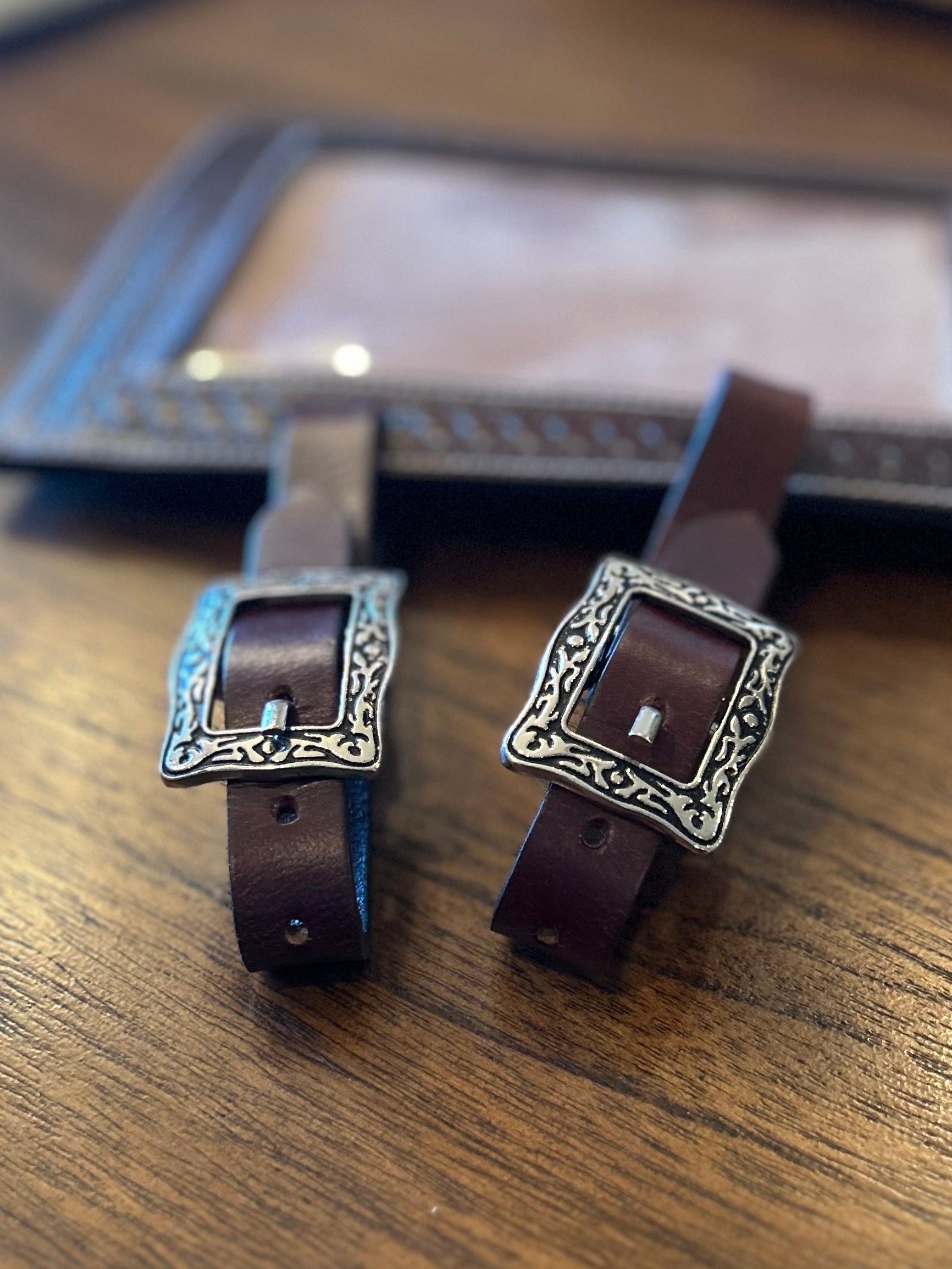 Number Holder Dark Basket Weave (Show Buckle)