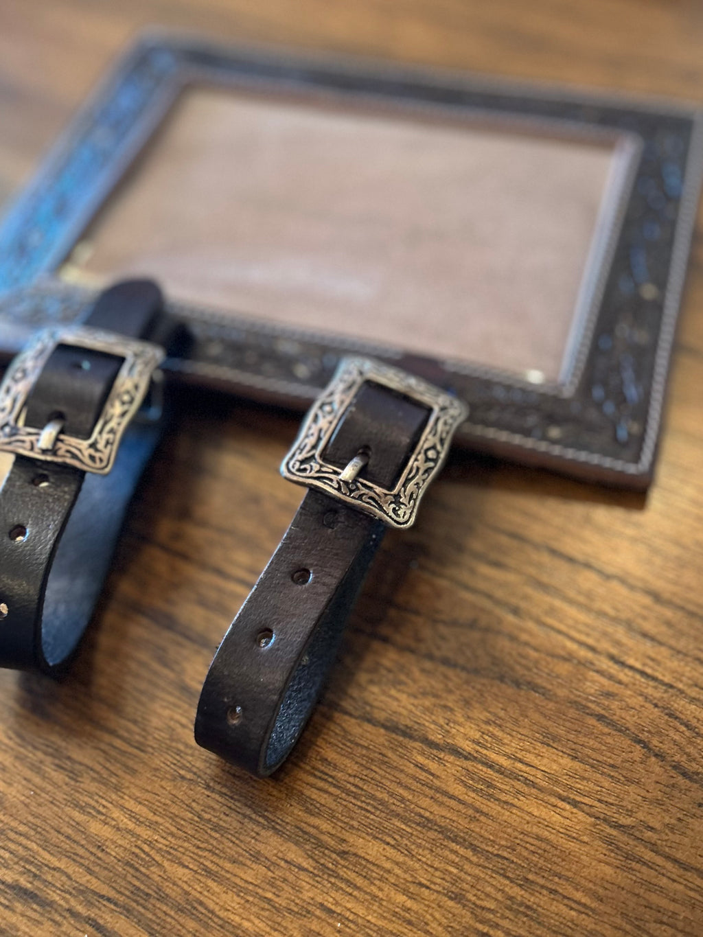 Number Holder Dark Oak Leaf (Show Buckle)