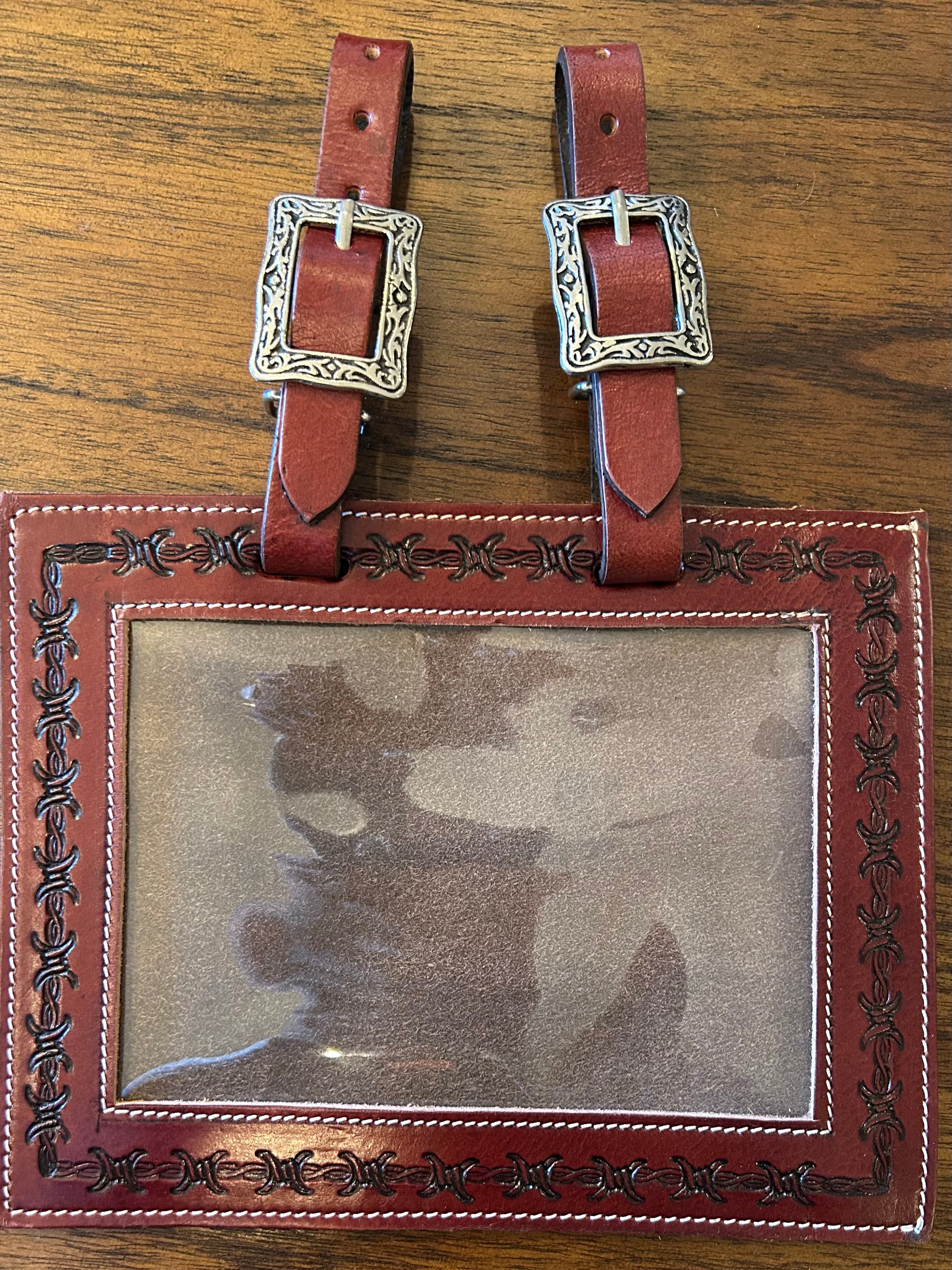 Number Holder Medium Barbed Wire (Show Buckle)