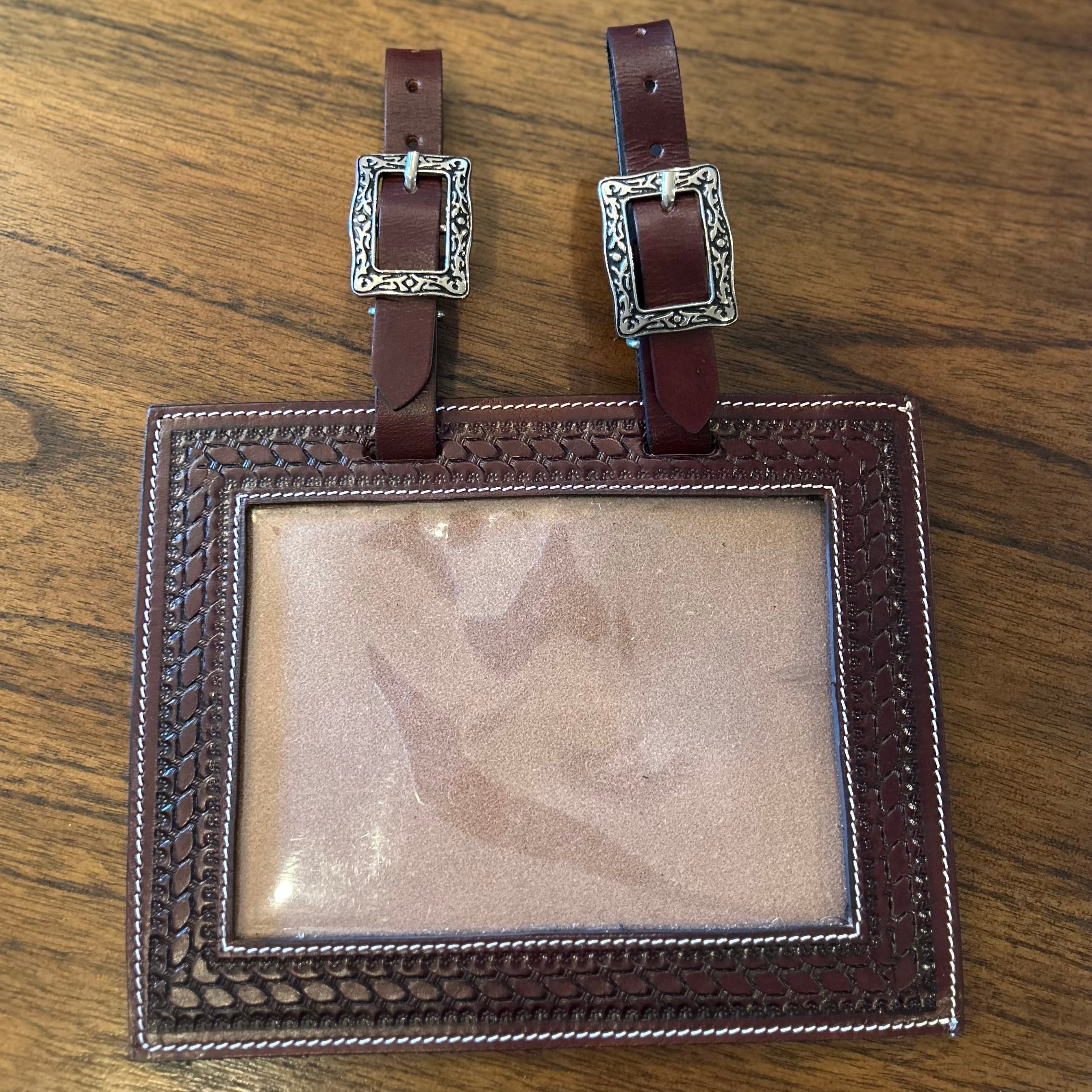 Number Holder Dark Basket Weave (Show Buckle)