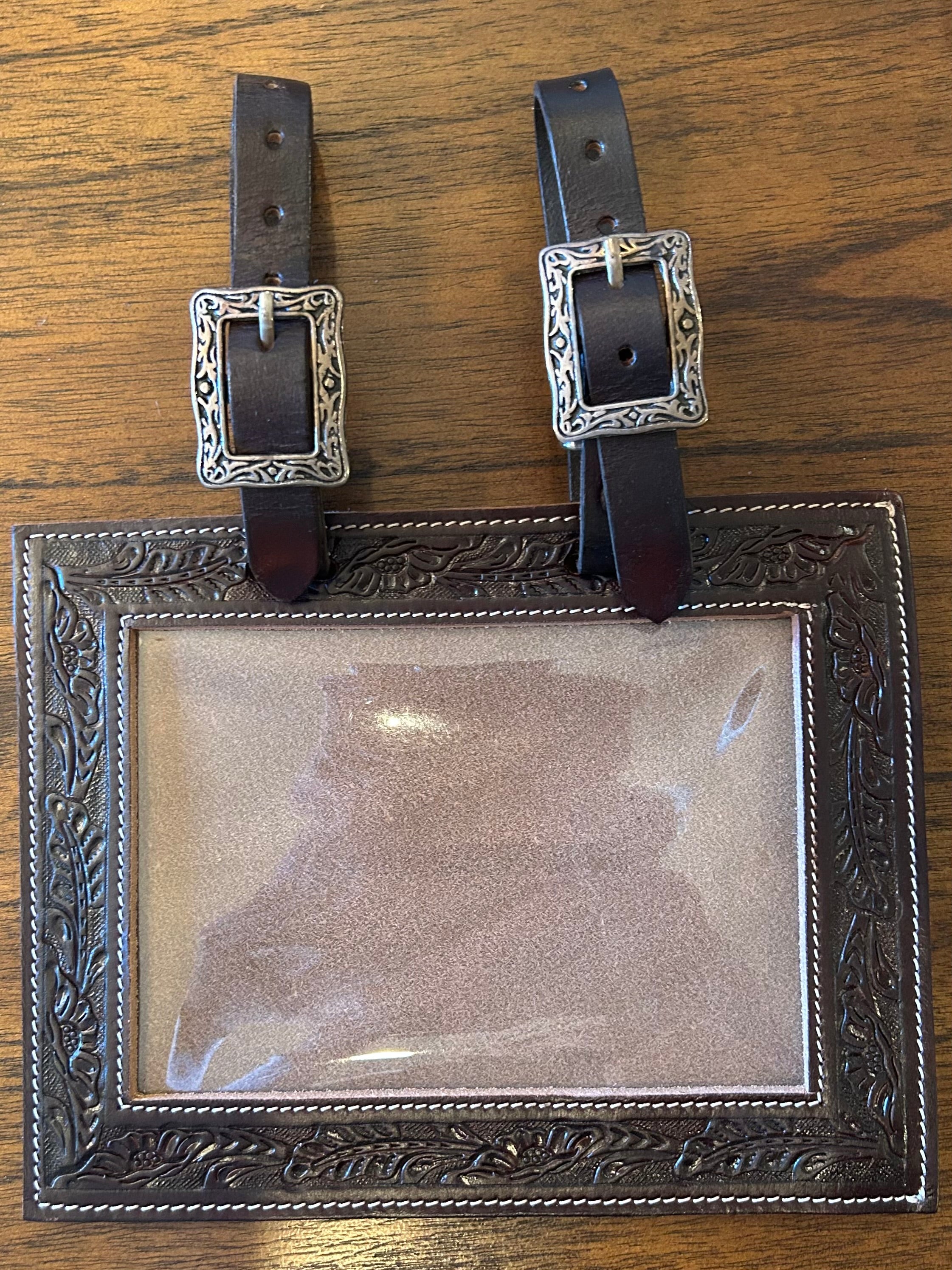Number Holder Dark Oak Leaf (Show Buckle)